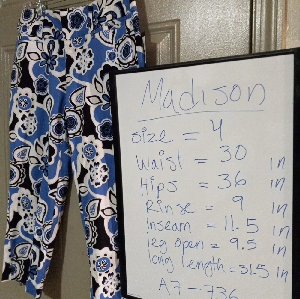 Madison Woman Capris Floral Pants 4 - Picture 11 of 11